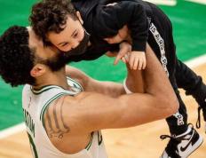 PG电子-包含塔图姆连续七场比赛得分超过赛事规则更新，切尔西挑战极限！的词条